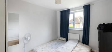 Flat for sale in Rosemary Lane, Horley RH6