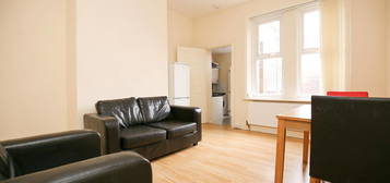 Flat to rent in Simonside Terrace, Heaton, Newcastle Upon Tyne NE6