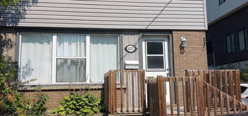 432 Bloor St E #BASEMENT, Oshawa, ON L1H 3M8