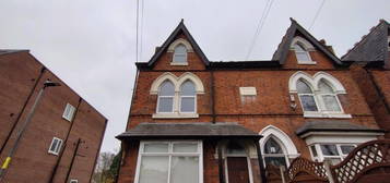 Flat to rent in Broad Road, Acocks Green, Birmingham B27