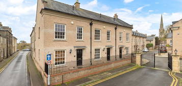 3 bed town house for sale