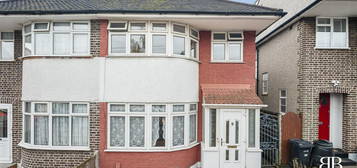 3 bed semi-detached house for sale