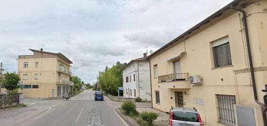 Ampio trilocale con posto auto e balcone