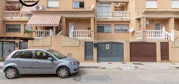 Chalet adosado en venta en calle Bellavista