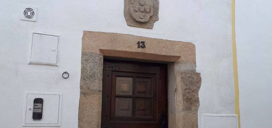 Arrendamento de  Casa de aldeia  na rua Direita, 13