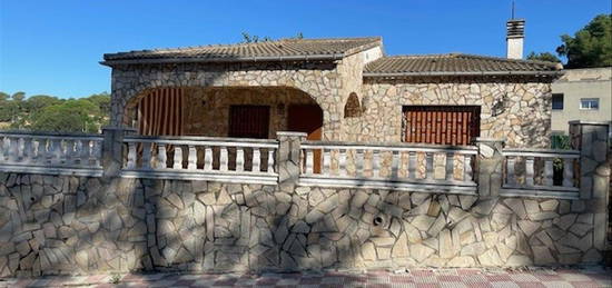 Casa o chalet en venta en Carrer Ciclamen, Aiguaviva Parc