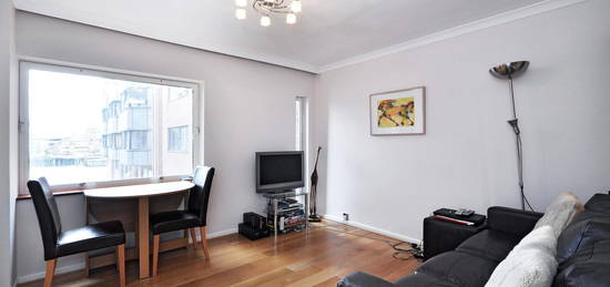 Flat to rent in Upper Thames Street, London EC4V