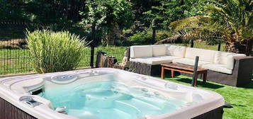 Studio 2 personnes avec piscine chauffée et jacuzzi