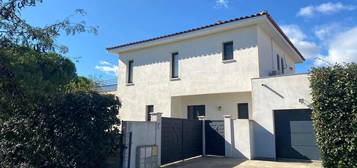 Villa  à vendre, 6 pièces, 5 chambres, 145 m²