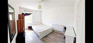 Room to rent in Tollington Park, London N4