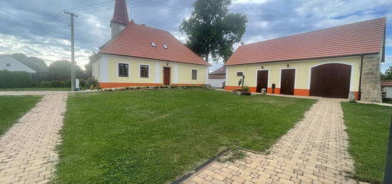 Pronájem  rodinného domu 200 m², pozemek 1 133 m²