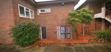 4 bed flat to rent