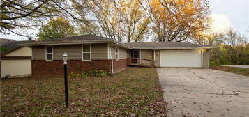 4217 Miller Rd, St Joseph, MO 64505