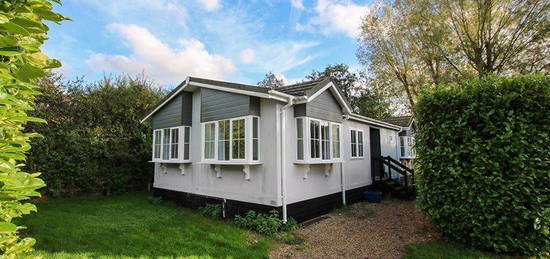 Mobile/park home to rent in Paynes Lane, Nazeing, Waltham Abbey EN9