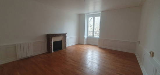 Appartement  à louer, 3 pièces, 2 chambres, 84 m²