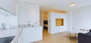 Studio to rent in Highgate Hill, London N19