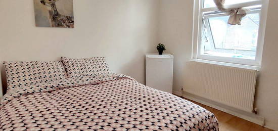 Room to rent in Howard Road, London N15