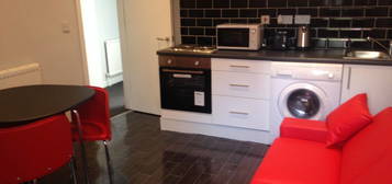 4 bed shared accommodation to rent