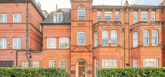 Flat to rent in Frognal, Hampstead, London NW3