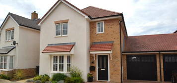 3 bedroom link detached house for sale