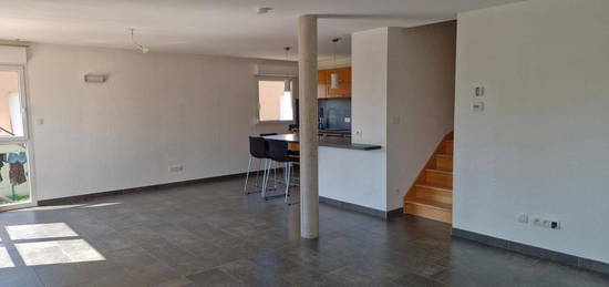 Appartement  à louer, 4 pièces, 3 chambres, 95 m²