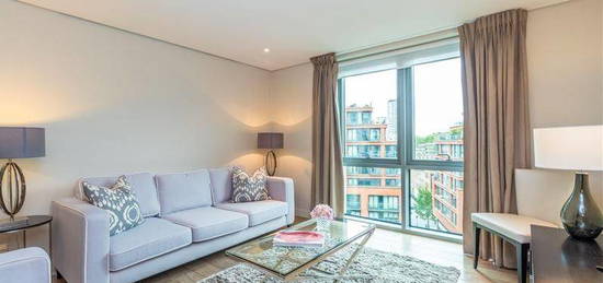 Flat to rent in Merchant Square East, London W2