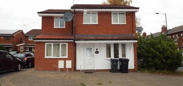 6 bedroom detached house