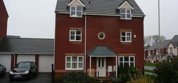 4 bedroom detached house to rent