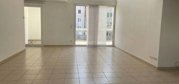 Appartement  à louer, 4 pièces, 3 chambres, 117 m²