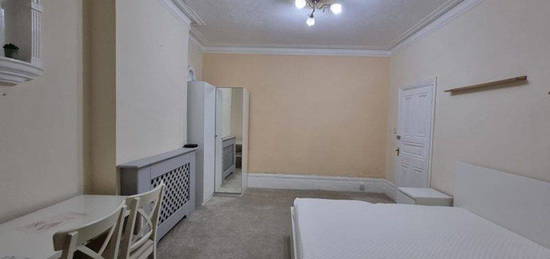 Room to rent in Colson Road, Croydon CR0