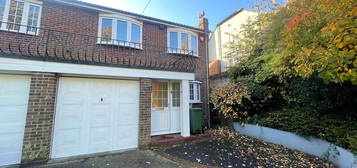 3 bed semi-detached house to rent