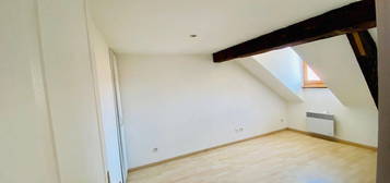 F2 Bis en duplex 2 chambres dont Mezzanine au Centre ville