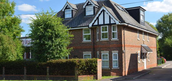 Flat to rent in Stoneleigh Court, The Green, Theale, Reading RG7