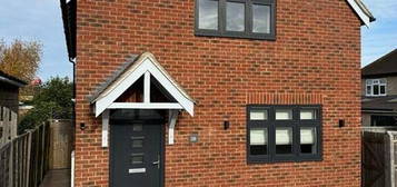 1 bedroom detached house