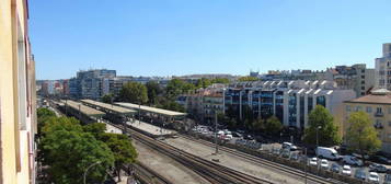 T1 RENOVADO, EM FRENTE A ESTAÇAO DA AMADORA