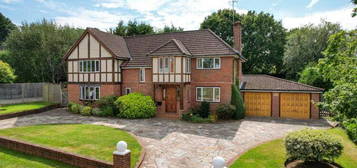 5 bedroom detached house