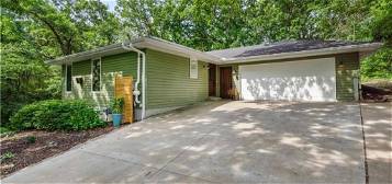 2512 W Larson St, Knoxville, IA 50138