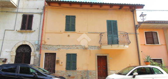 CASA INDIPENDENTE A CASTEL DI LAMA