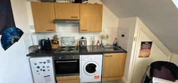 Studio to rent in Palmerston Road, Wood Green, London N22