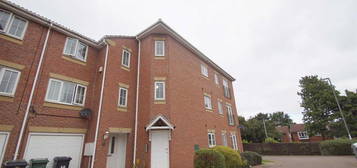 Flat to rent in Kensington Way, Leeds LS10