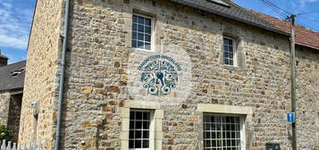 Maison, mitoyenne en très bon état, avec herbage, Ag. Du Donjon