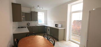 5 bedroom terraced house