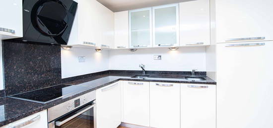 Flat to rent in Alba Gardens, London NW11