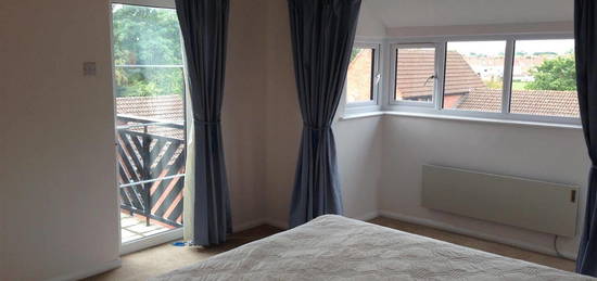 3 bed flat to rent