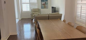 15 Hawkes Dr, Richmond Hill, ON L4S 0C3