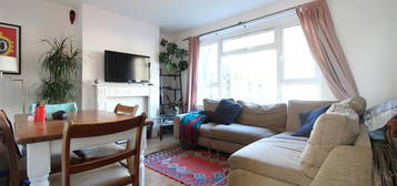 Flat to rent in Queensbridge Road, London E2