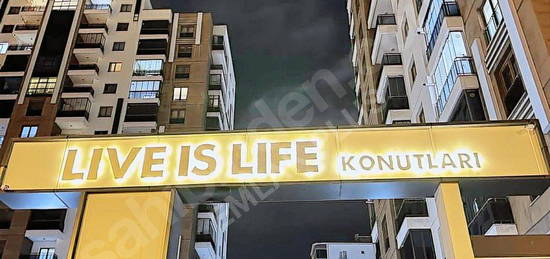 EMLAK PLUS ' tan LIVE IS LIFE SİTELERİNDE SATILIK DAİRE