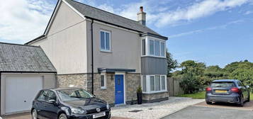 4 bed link detached house for sale