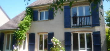 Maison de village  à louer, 5 pièces, 4 chambres, 140 m²