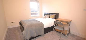 Room to rent in Crown Street, Reading RG1